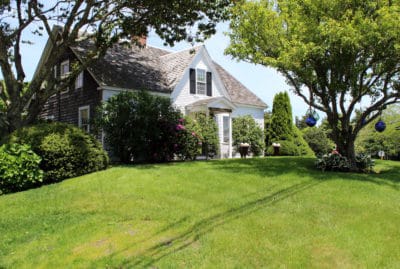 The front of the Ships Knees Inn with expansive lawns